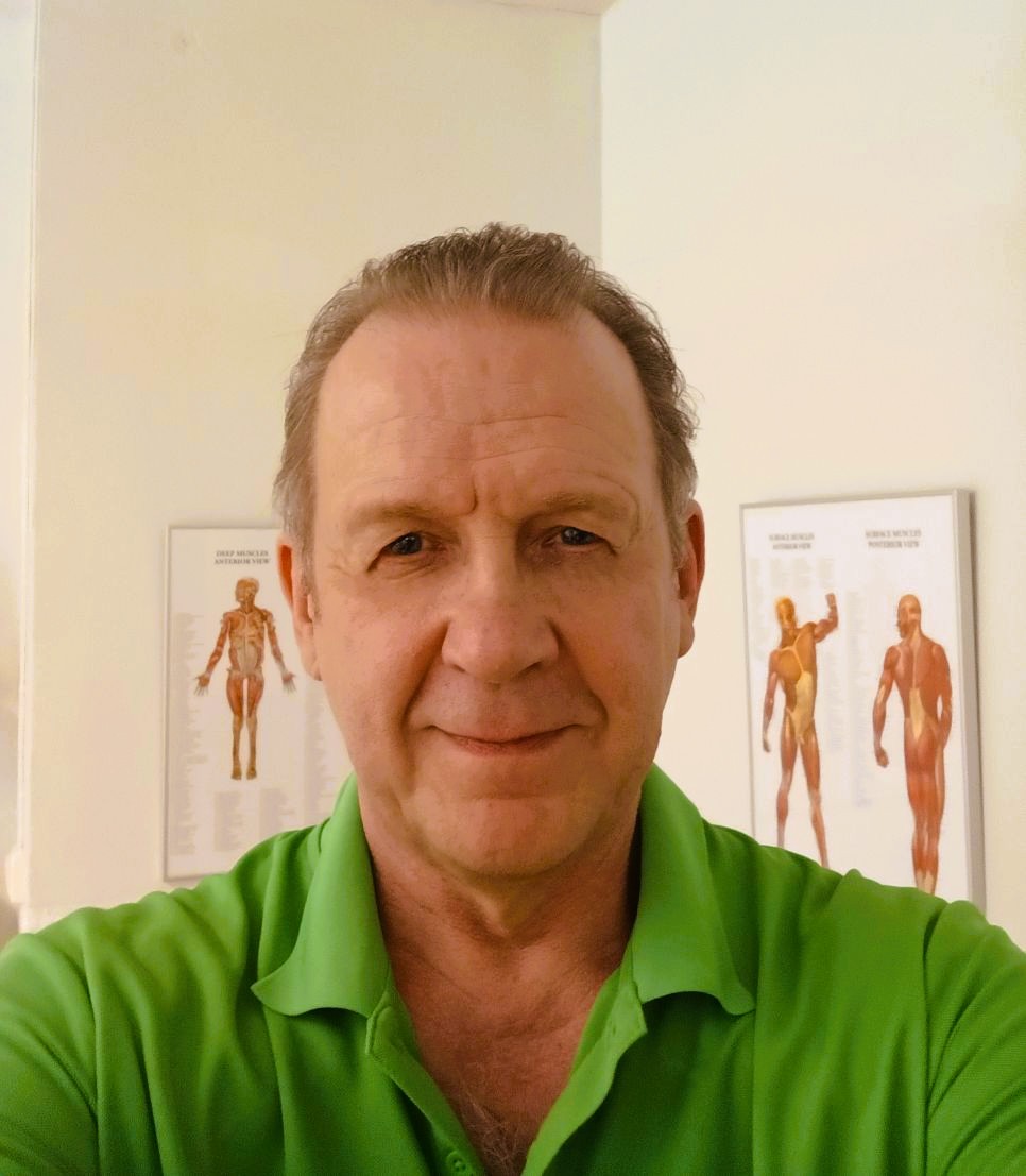 Hieroja  /  Masseur  Liikuntaneuvoja (AT)  Therapist Timo